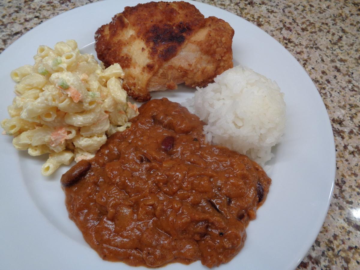A copycat Zippy's Restaurant meal.
Fried Chicken, Chili, 1 scoop Mac Salad and 1 scoop steamed White Rice.
ONO-licious!!!