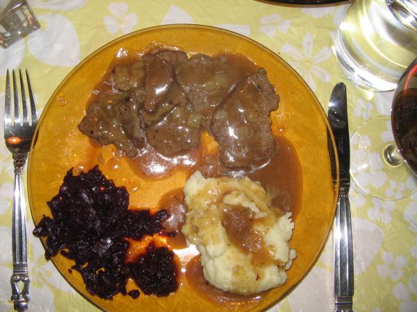 Danish Pounded Beef with Juniper Berries (Bankekød med enebær), served with mashed potatoes, red cabbage, and Cranberry Fire sauce.