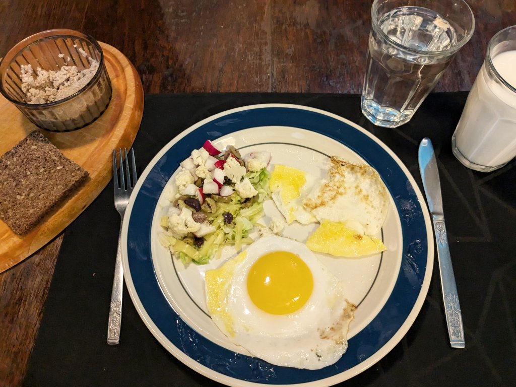 2024-10-14 Eggs, creton, rugbrød, and a salad.jpg