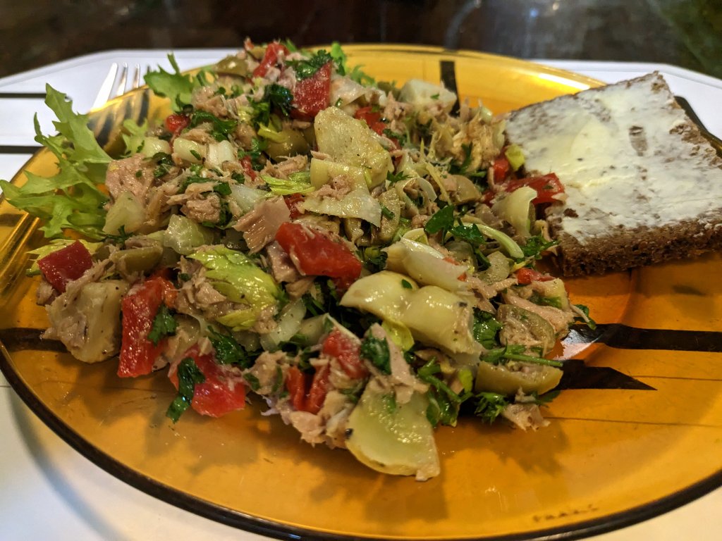 Antipasto tuna salad and rugbrød.jpg