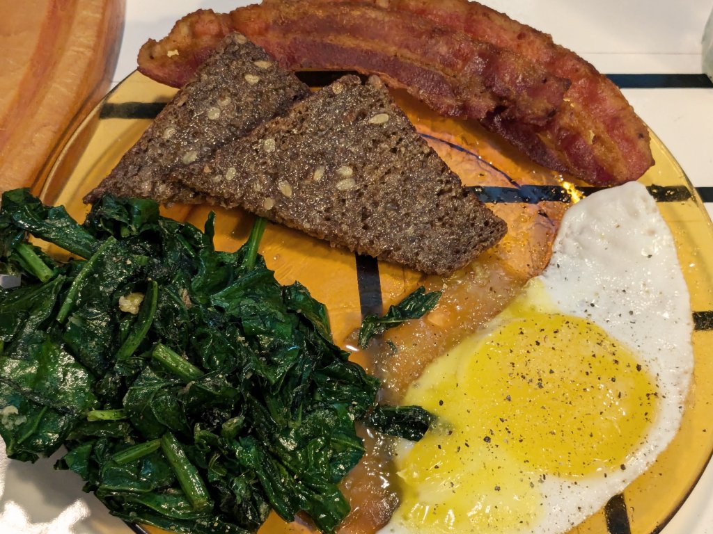 Bacon, duck egg, spinach with garlic, and toasted rugbrød.jpg