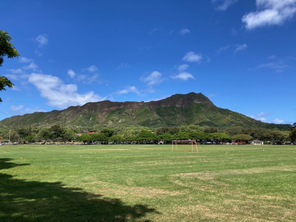 diamond head from kapiolani park.jpg