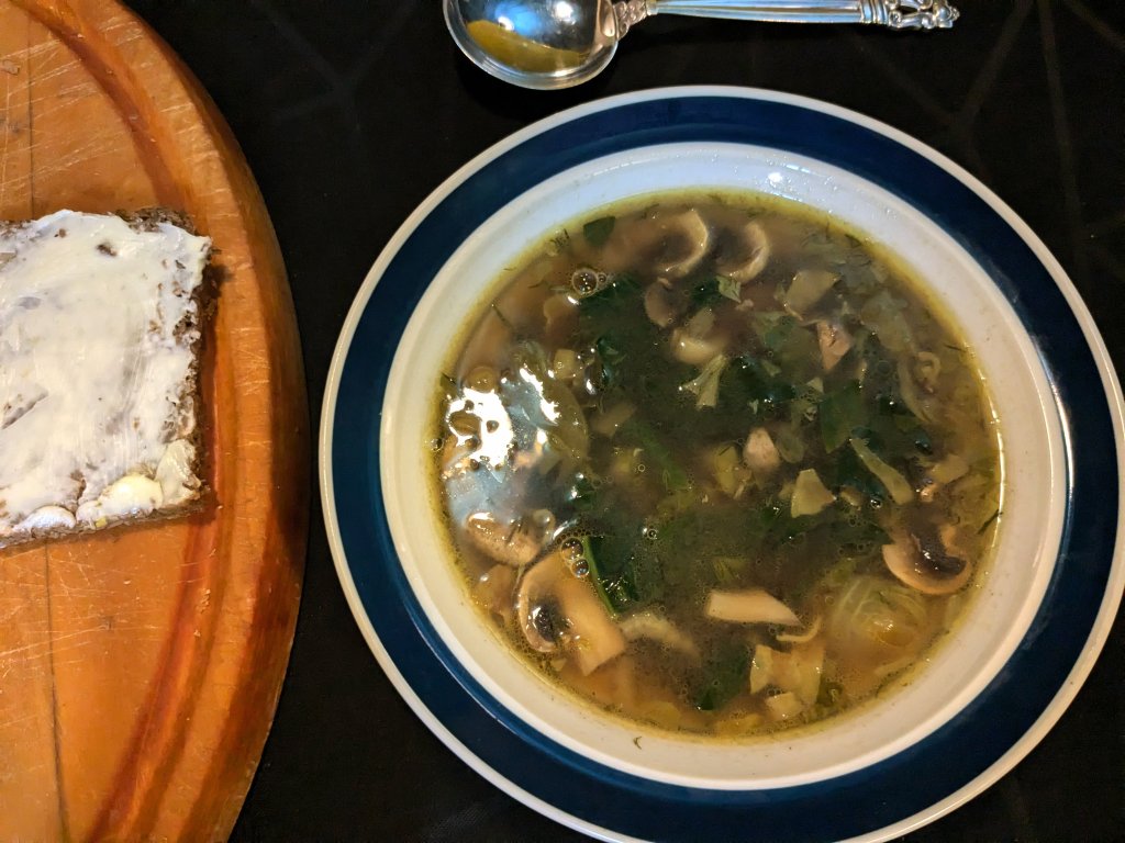 Jacques Pépin's fridge soup accompanied by rugbrød1.jpg