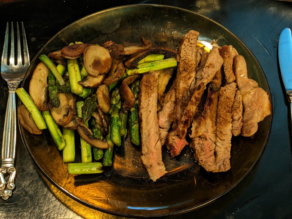 Rib steak with mushroom and asparagus.jpg