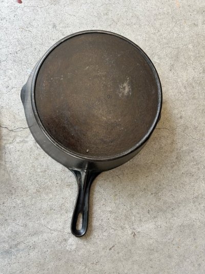 Just found this 20 Inch skillet at my grandparents! No markings on it that  I can see : r/castiron