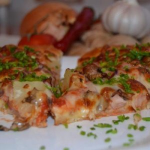 Ham,mushroom,pineapple,onion pizza.
