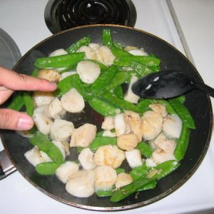 Scallops with snow pea