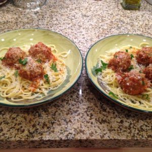 thick spaghetti and meatballs