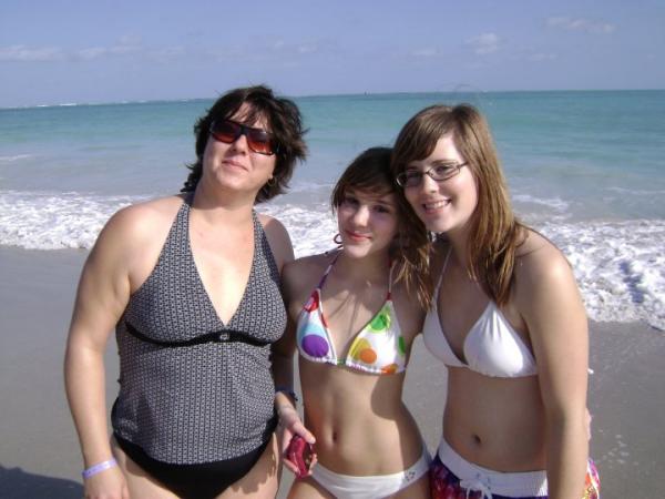 Bikini babes - oh to have a waistline like that again!