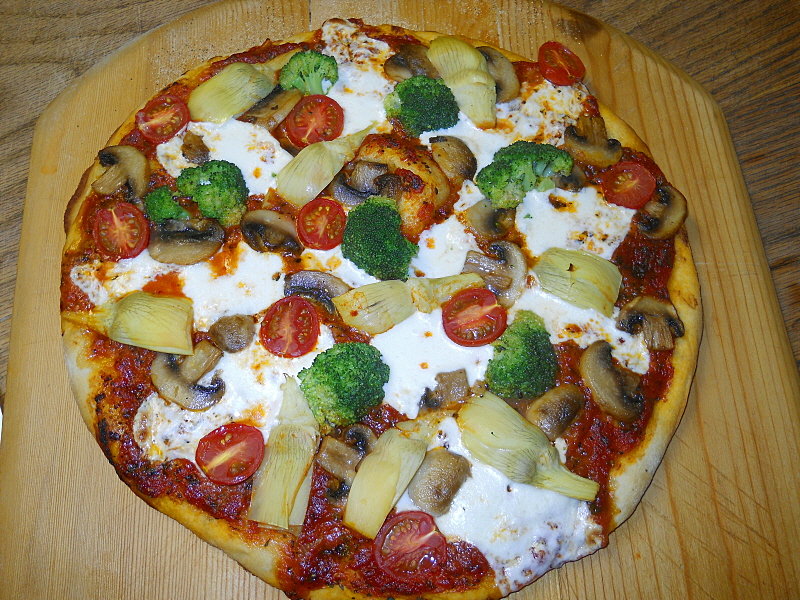 Broccoli, mushroom & artichoke pizza