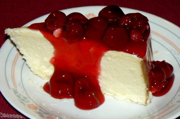 Cheesecake with cherry topping