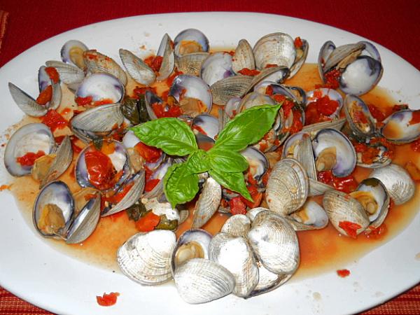 Clams in white wine & roasted tomato