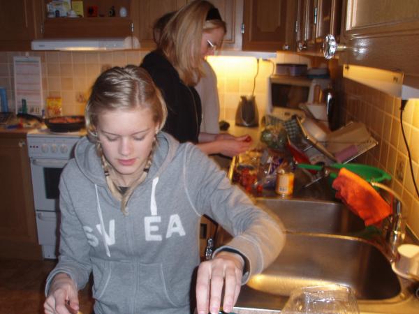 March 2008
My friends are making taco in my kitchen. I did help of course (the minced meat was my part), but I just had to take some pictures.