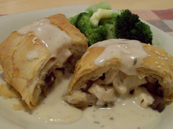 Poached chicken - sauteed mushrooms - sauce supreme - phyllo
