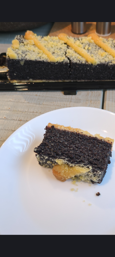 POPPYSEED CAKE FROM MIKI SHEMO