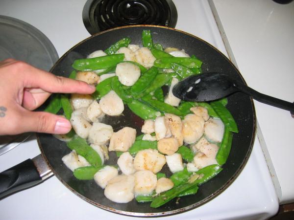 Scallops with snow pea