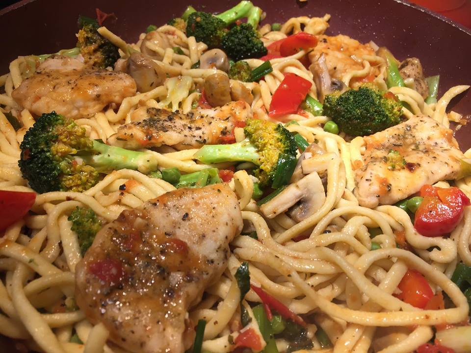 Spaghetti with chicken and vegetables